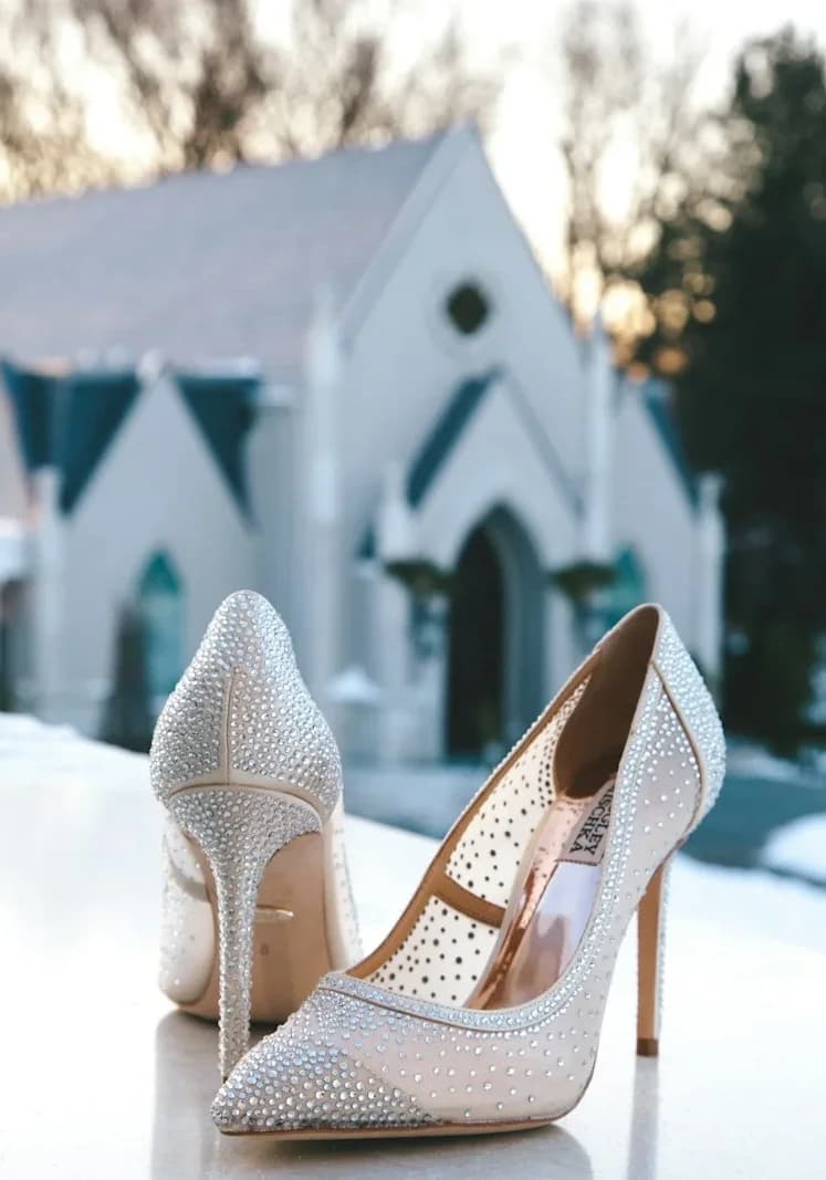 Sandały na obcasie z kokardą Steve Madden — złote
